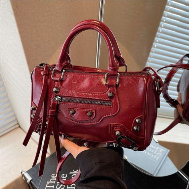 City bags Simple Handbag Baguette for Women New High-Quality Texture Fashionable Light Luxury Single Shoulder Crossbody Bag