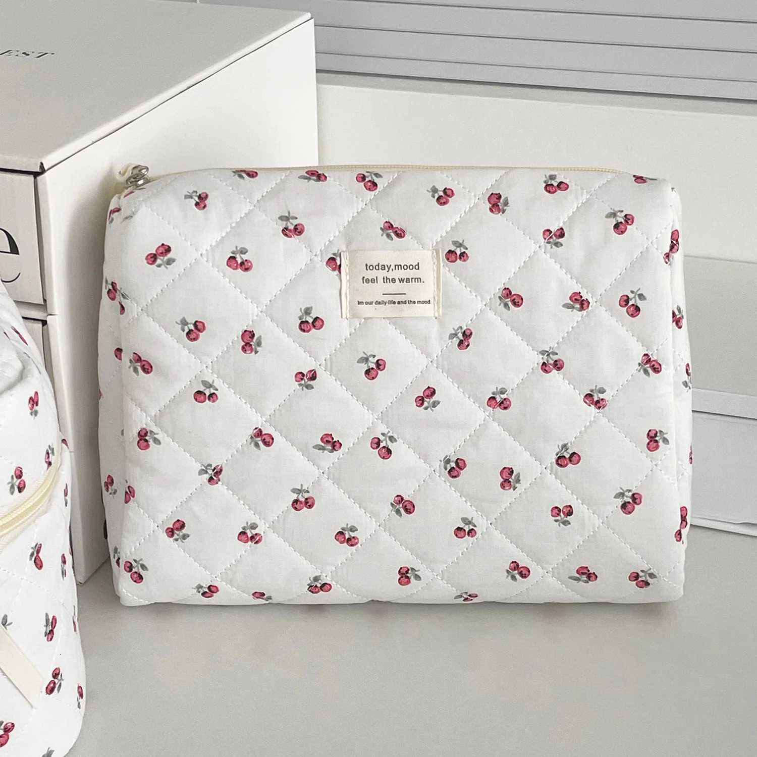 Cherry Makeup Bag Womens Cosmetic Bags Fashion Portable Cute Cosmetic Travel Storage Pouch Handbag Cotton Quilted Zipper PurseXJ250910