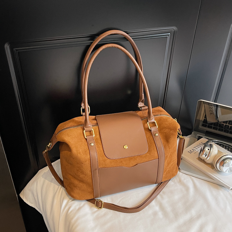 Fashion, luxury, large capacity single shoulder backpack, simple and versatile handbag, essential crossbody bag for women's shopping and commutin