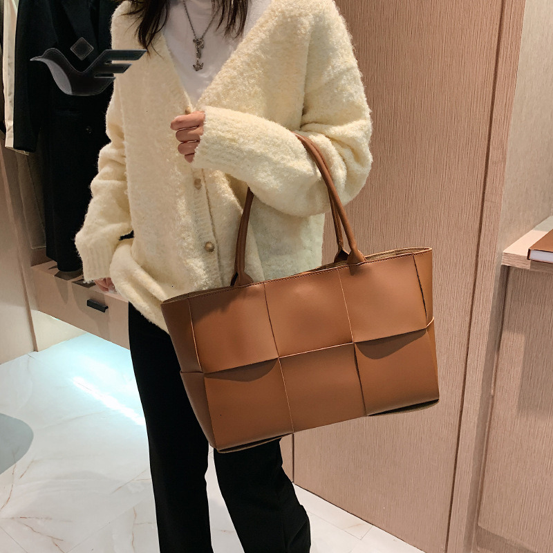 Feiyan Free Shipping New Designer Bag Large Capacity Bag 2025 Fashion Woven Shoulder Bag Handheld Crossbody Bag Versatile Tote Bag