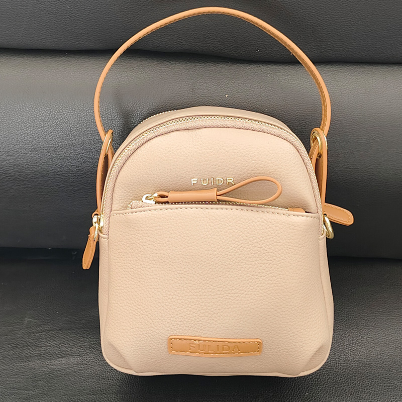Elegant Casual Handbag for Women Featuring Trendy Aesthetics