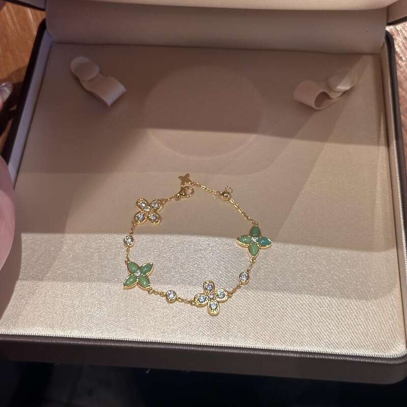 French New Chinese Style Green Chalcedony Jasper Four-Leaf Clover Bracelet Elegant and Whitening High-End Jewelry