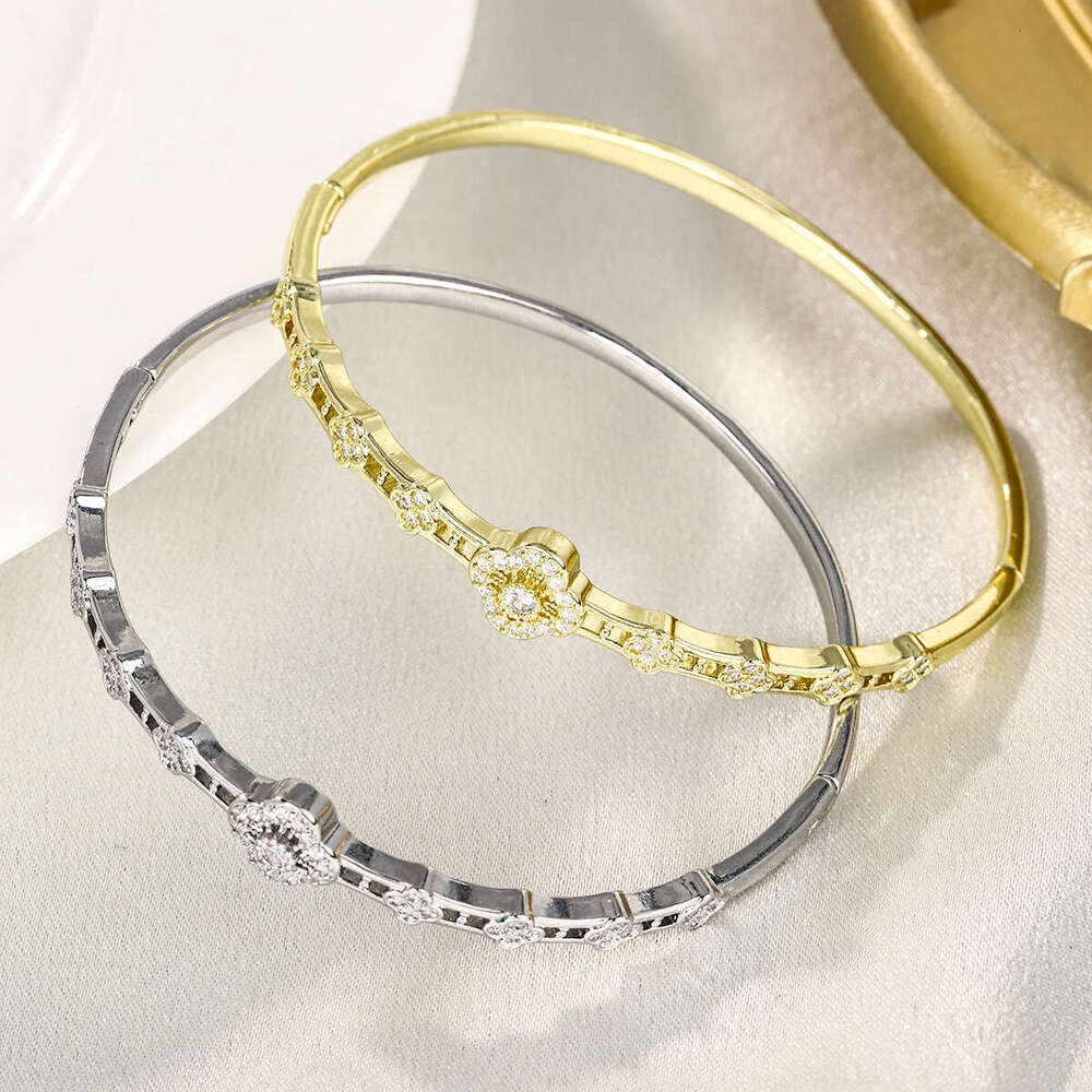 Gold Tone Full Diamond Luxury Jewelry Classic Super Flash Cross Twisted Bracelet 4-Leaf Clover Bracelet Moissanite Designer Bracelet Single Row Tennis