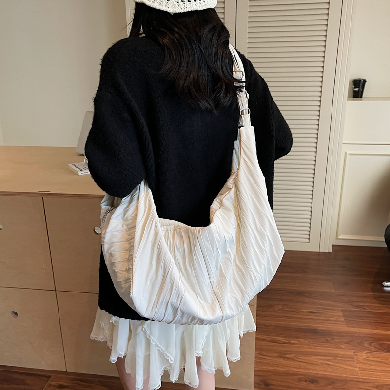 Free shipping designer Casual Lazy Style Canvas Bag Versatile Crossbody Bag Large Capacity Fashionable Shoulder Bag Simple Commuter Bag Versatile Tote