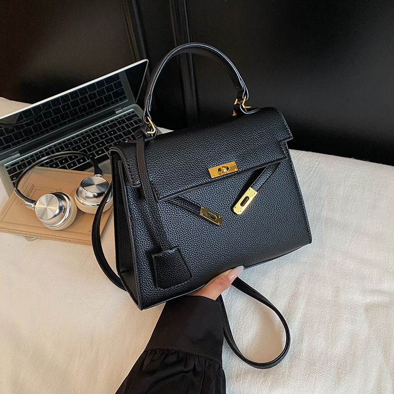 Fashionable, luxurious, large capacity women's handbag, simple and versatile shoulder bag, essential crossbody bag for women's shopping and 