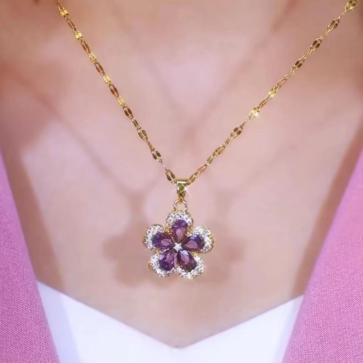 Internet Celebrity 2025 New Trendy Flower Necklace for Women, Light Niche Design, Green Collarbone Chain, High-Quality Neck Chain