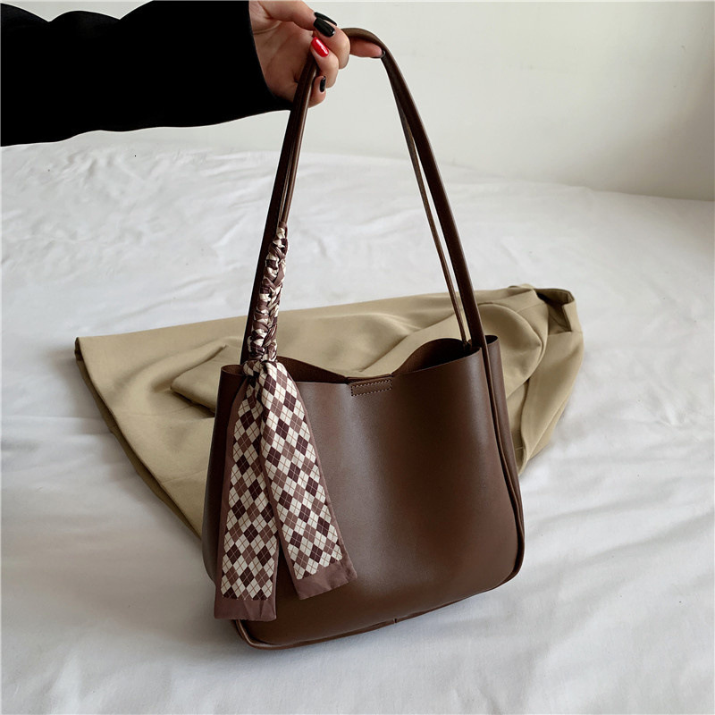 High End Commuting Large Capacity Single Shoulder Underarm Bag Simple New Versatile Luxury Bag Textured Free Shipping Trendy Designer Bag Bucket Bag