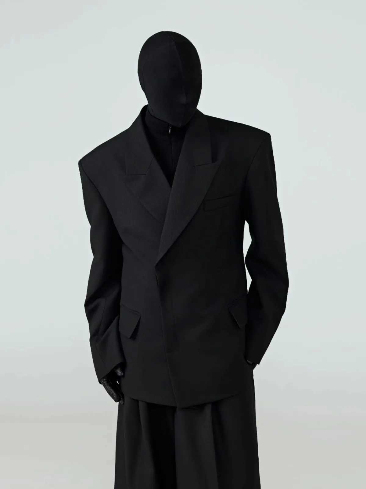 Mauroicardi Spring Autumn Black Fitted Blazers for Men Peaked Lapel Shoulder Pads Single Button Luxury Designer Clothes 2025 W250910