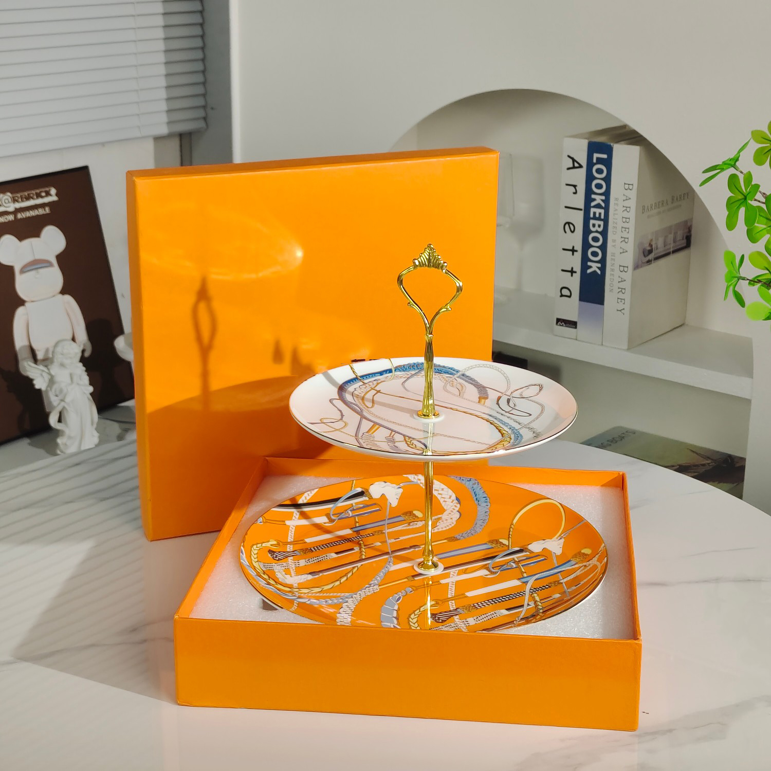 Elegant Bone China Two-Tier Cake Stand, Perfect for Weddings, Tea Parties, or Special Occasions, Ideal for Displaying Cakes & Pastries.