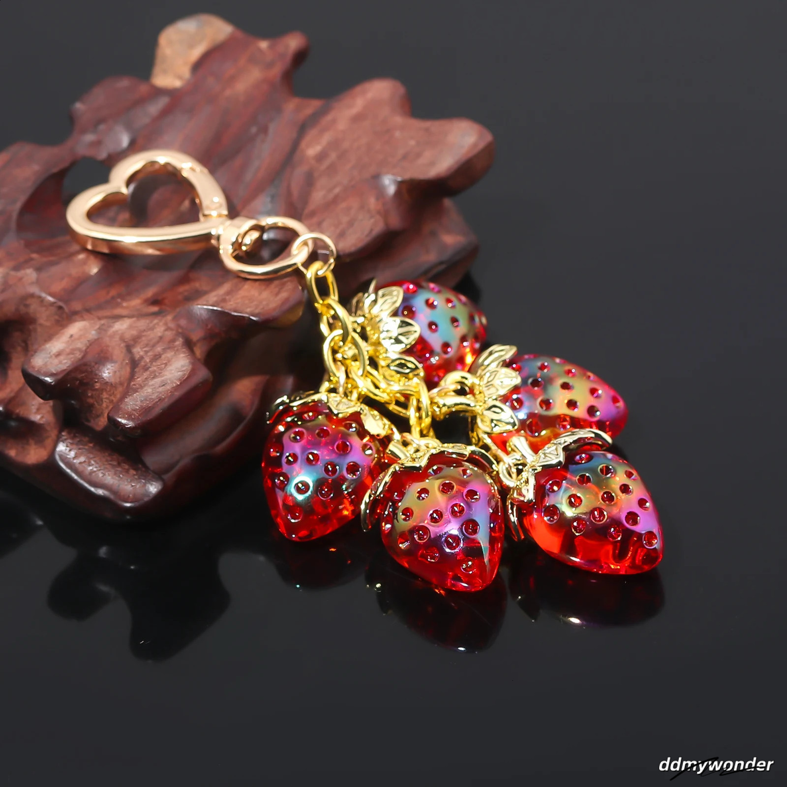 Women Strawberry Pendant Cute Fruit Wallet Charm Party Daisy Bag Accessorie Couple Keychain Mothers Day Gift 250428 ddmywonder ddmywonder ddmywonder