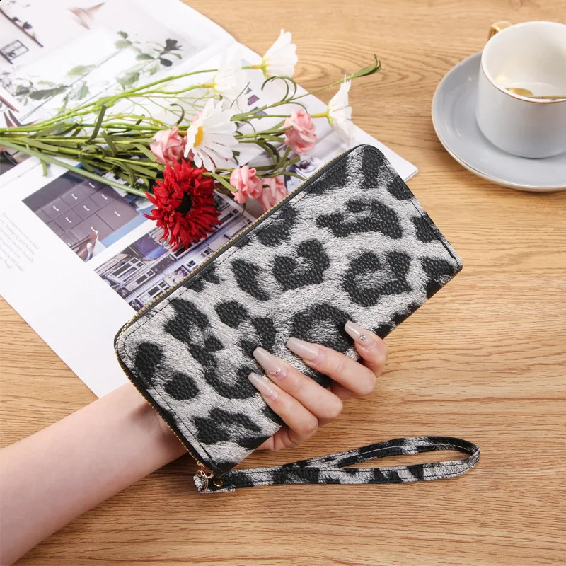 Vintage Leopard Print Long Wristlet Wallet Clutch for Women Leather Zipper Cell Phone Purse Credit Card Wallet with Coin Pocket 250909
