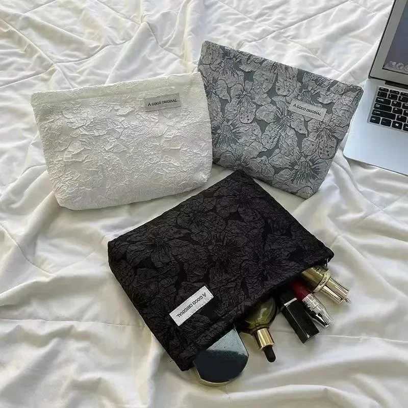 Canvas Female Floral Makeup Bag Large Cosmetic Bags Pouch Large Capacity Travel Storage Bags Simple Ladies Clutch HandbagsXJ250910