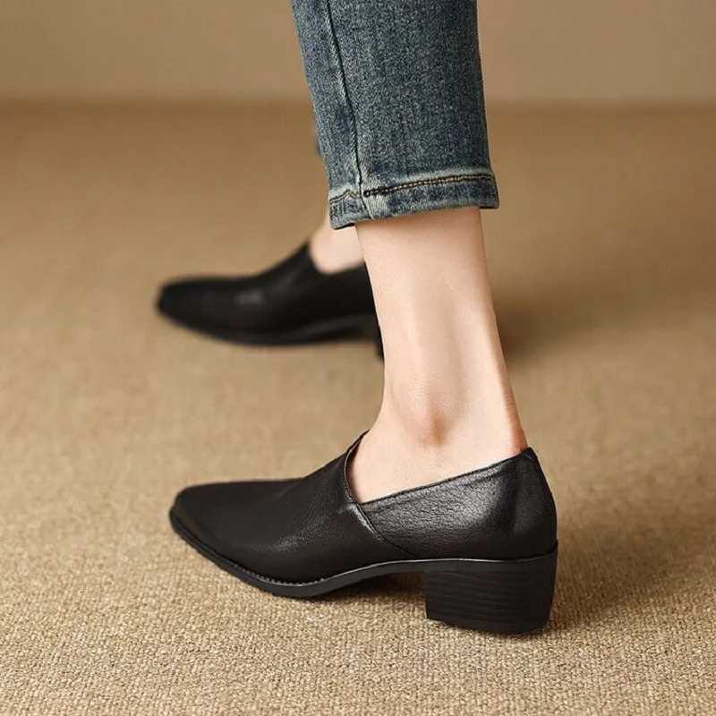 2025 Spring New High Heels Womens Coarse Heels Pointed Shallow Mouth Single Shoes Soft Leather Thick Soled High Heels W250910