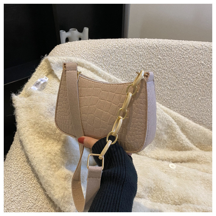 Niche Design Stone Pattern Single Shoulder Bag For Luxury Bag Free Shipping Women Chain Felt Underarm Bag Designer Bag New Crescent Saddle Bag Handbag