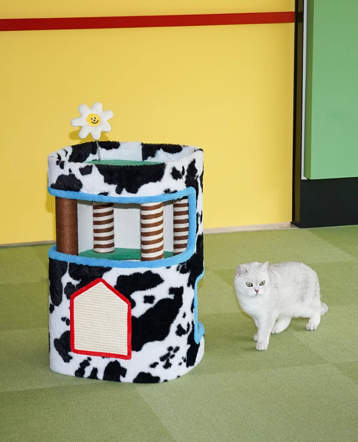 Universal Pet Furniture: Multi-Level Cat Condo Combining a Cozy Sleeping Area and Play Structure