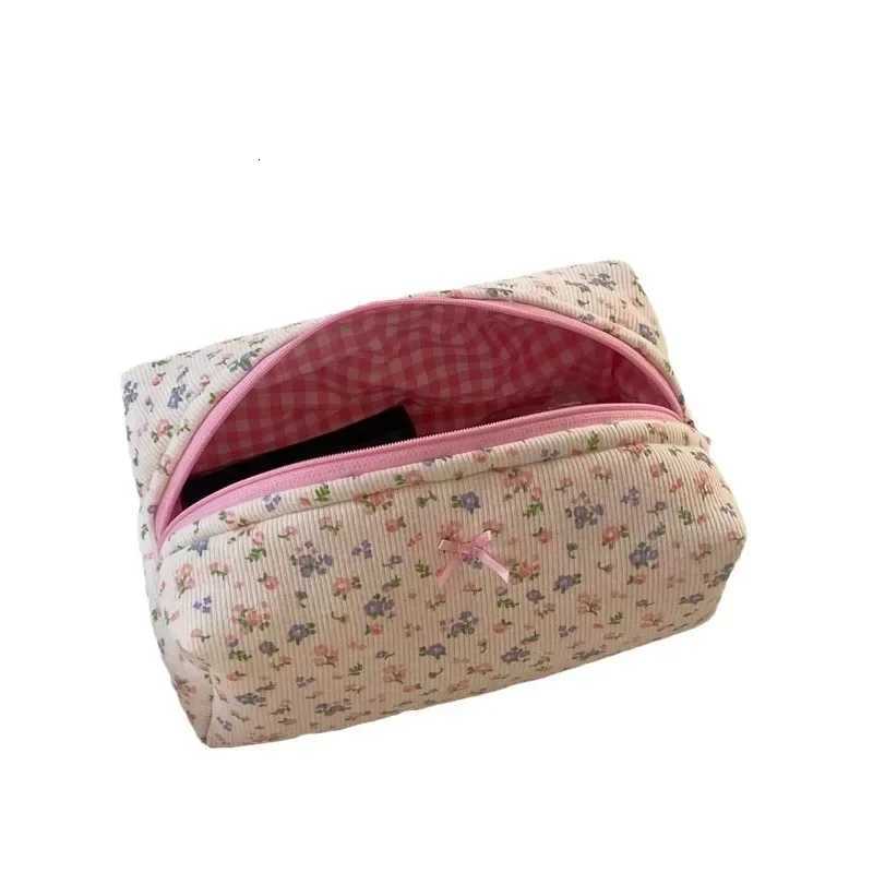 Quilted Floral Makeup Bag Zipper Cute Print Flower Storage Organizer Makeup Brush Toiletry Bag Large Capacity Cosmetic BagXJ250910