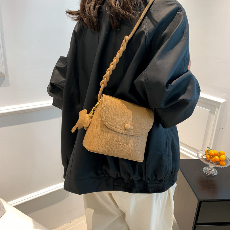 Free shipping designer Casual Retro Small Bucket Bag New Women Bag Trendy Versatile Crossbody Bag Fashion Commuter Bag Small Square Bag