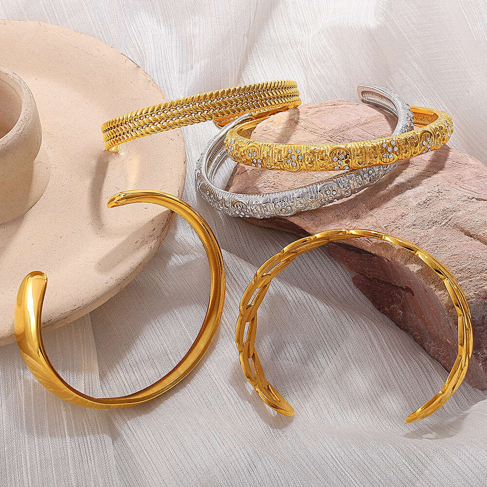 Fashion Bracelet High-End Hollow Stainless Steel Gold-Plated Light Jewelry Niche Personality
