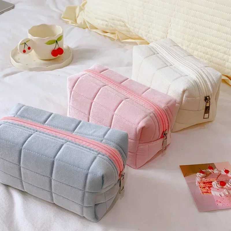 Makeup Bag Large Capacity Womens Plush Purse Pencil Case Cute Student Storage Bag Soft Travel Cosmetic Bag Organizer PouchXJ250910