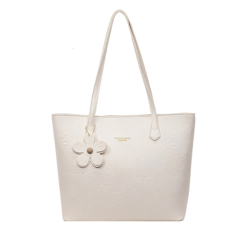 Free shipping designer Fashion Retro Style Tote Bag for Women New Versatile Commuter Bag High-End Large Capacity Shoulder Bag Underarm Bag