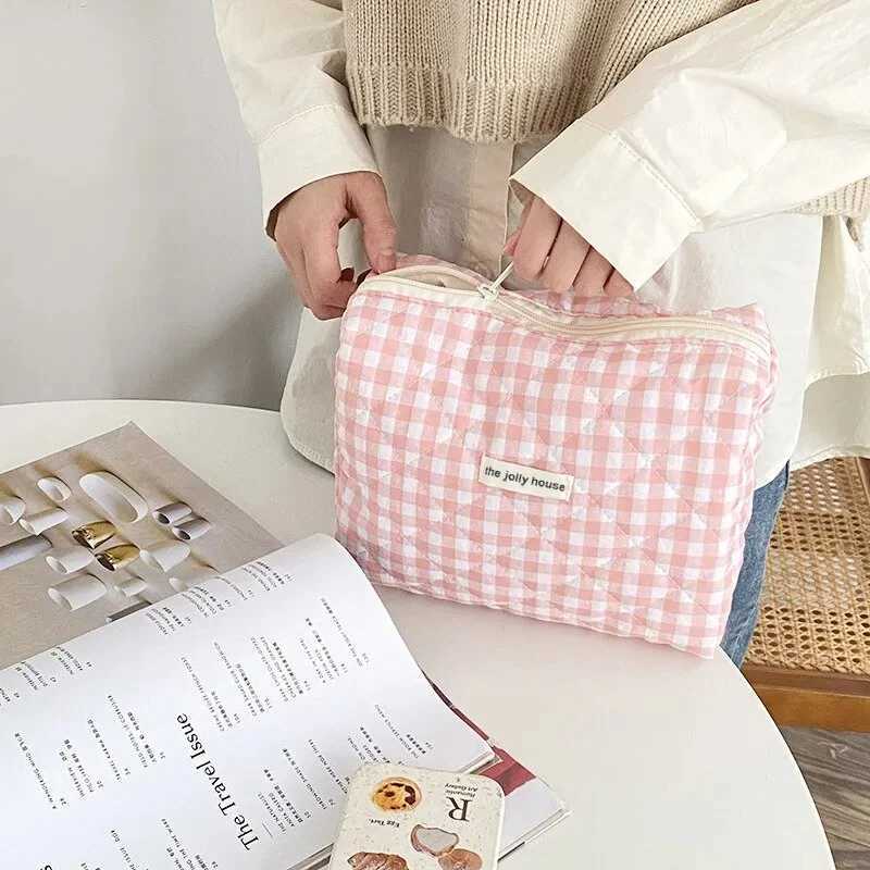 Casual Womens Cosmetic Pouch Large Capacity Travel Storage Bags Simple Plaid Ladies Clutch Handbags Pink Canvas Female BagXJ250910