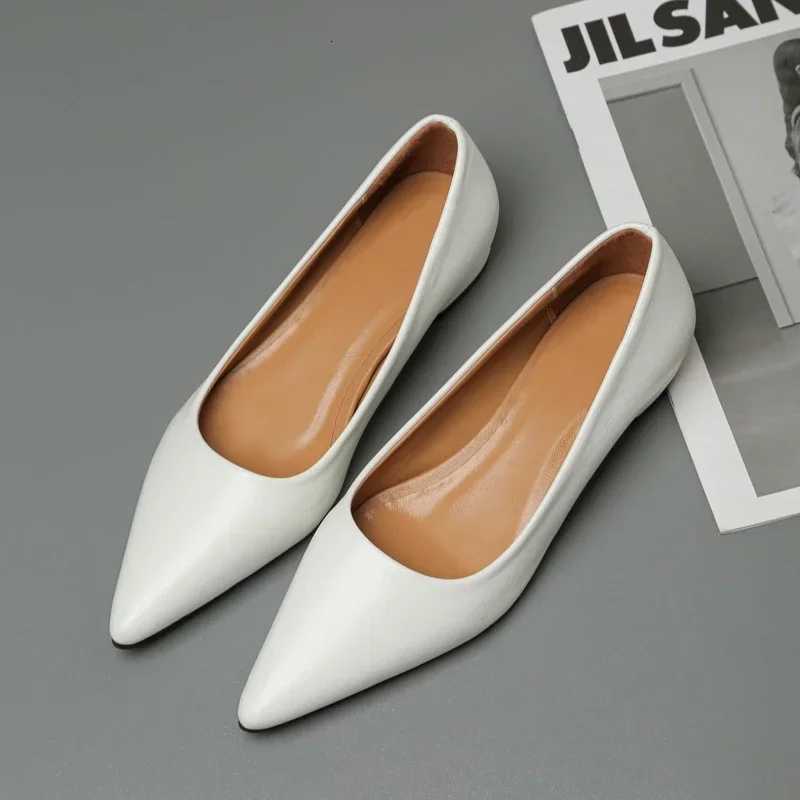New Pointed Toe Shallow Mouth Square Heel Small Leather Shoes Womens Elegant Fashion High Heels Dress Shoes Zapatos Mujer W250910