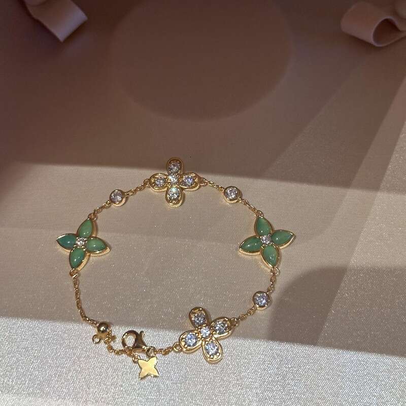 French New Chinese Style Green Chalcedony Jasper Four-Leaf Clover Bracelet Elegant and Whitening High-End Jewelry