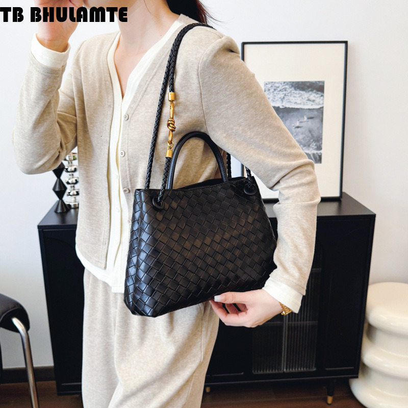 Free Shipping Designer Luxury Bag Bag 2025 New Women's Bag Niche High-end Metal Rope Buckle Woven Shoulder Bag Fashion Versatile Retro Commuter B