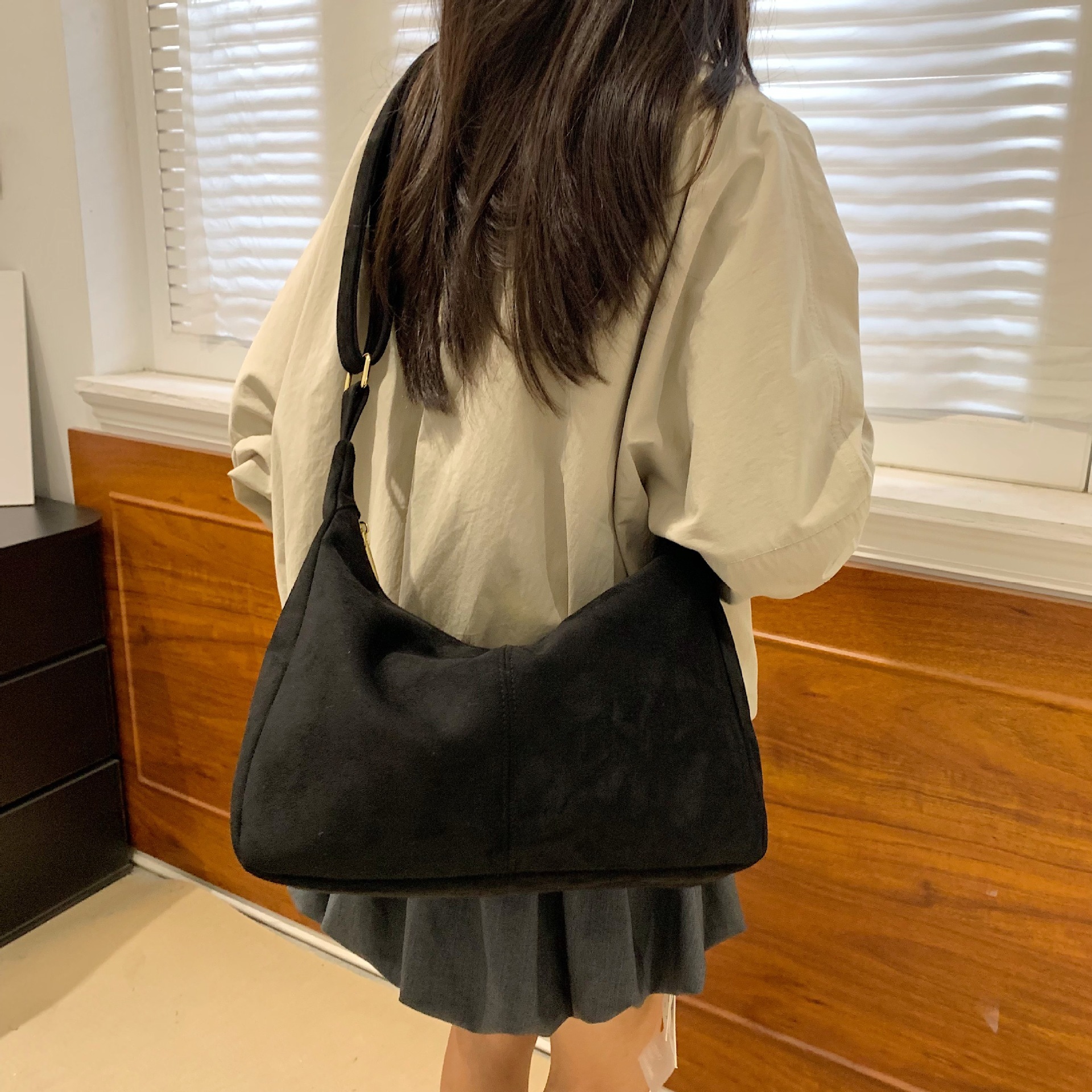 Free shipping designer Vintage Commuter Bag for Class Underarm Bag Versatile Vintage Student Crossbody Bag for Women Casual Large Capacity Shoulder Ba