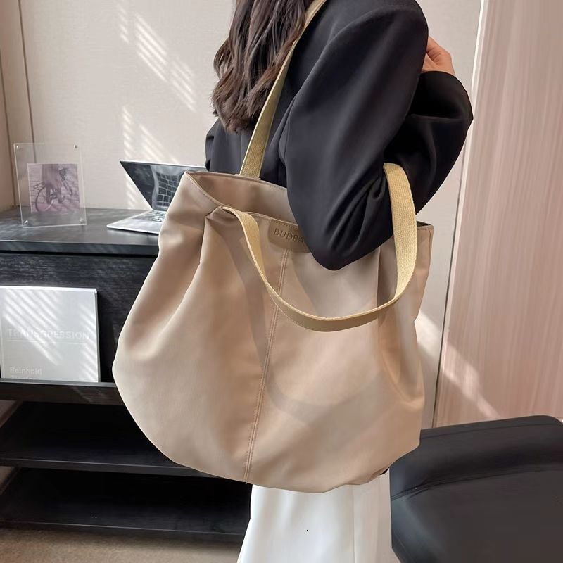 2025 Designer's New Handbag Commuter Shoulder Bag