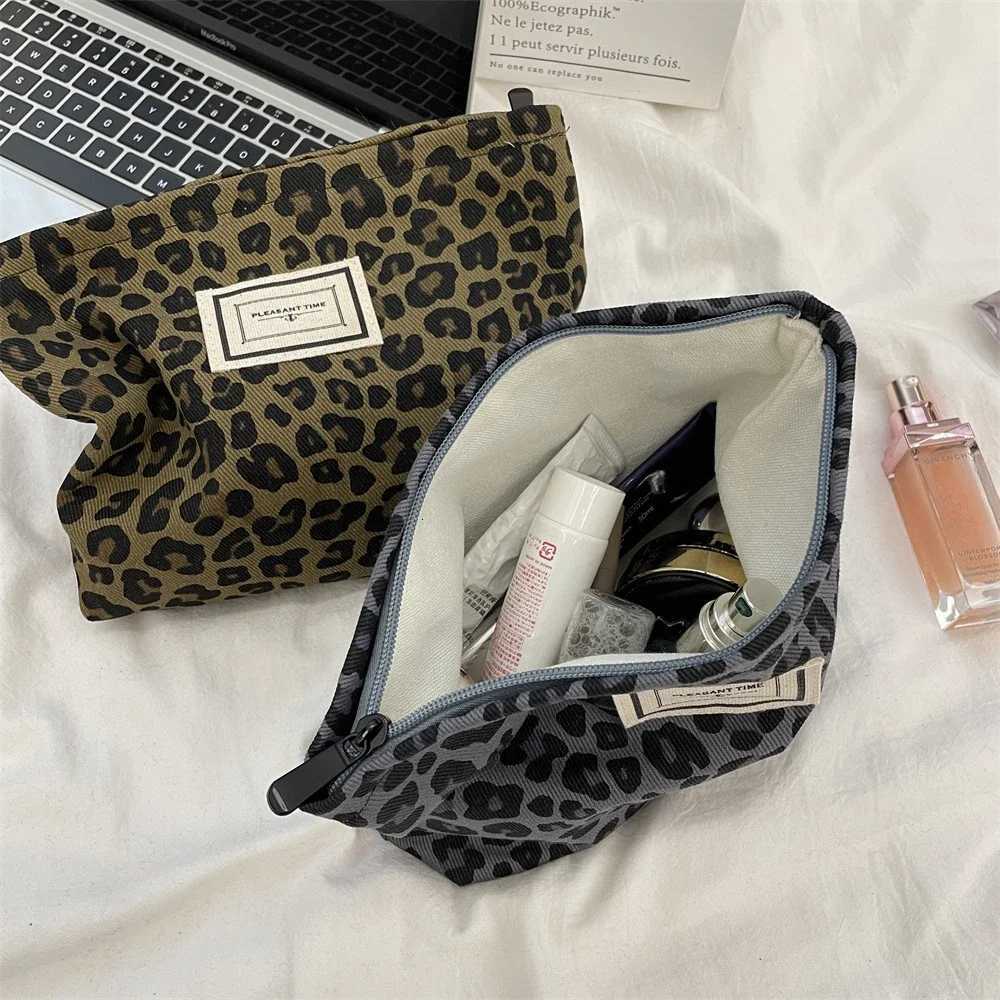 Fashion Leopard Print Womens Cosmetic Bags Portable Simple Ladies Makeup Case Handbags Outdoor Travel Female Wash Storage BagXJ250910
