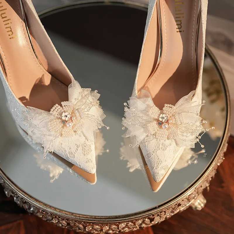 2025 New White French Wedding Shoes Womens Pearl Heel Pointed Shallow Mouth Bride Shoes W250910