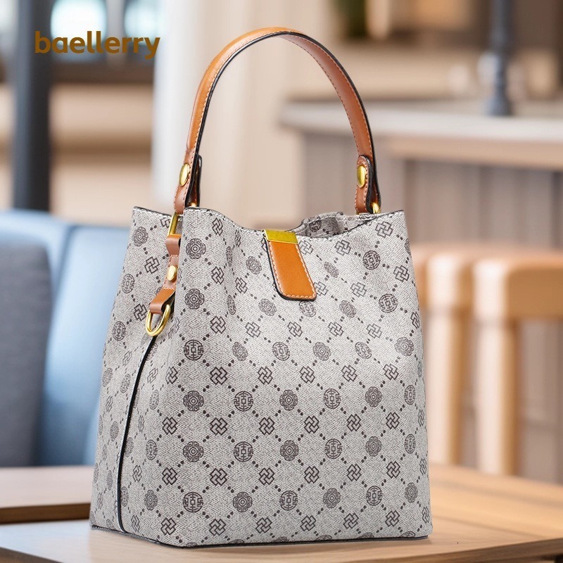 Designer Fashion Retro Pattern Large Capacity Handbag 2025 New Versatile Women's Crossbody Bag