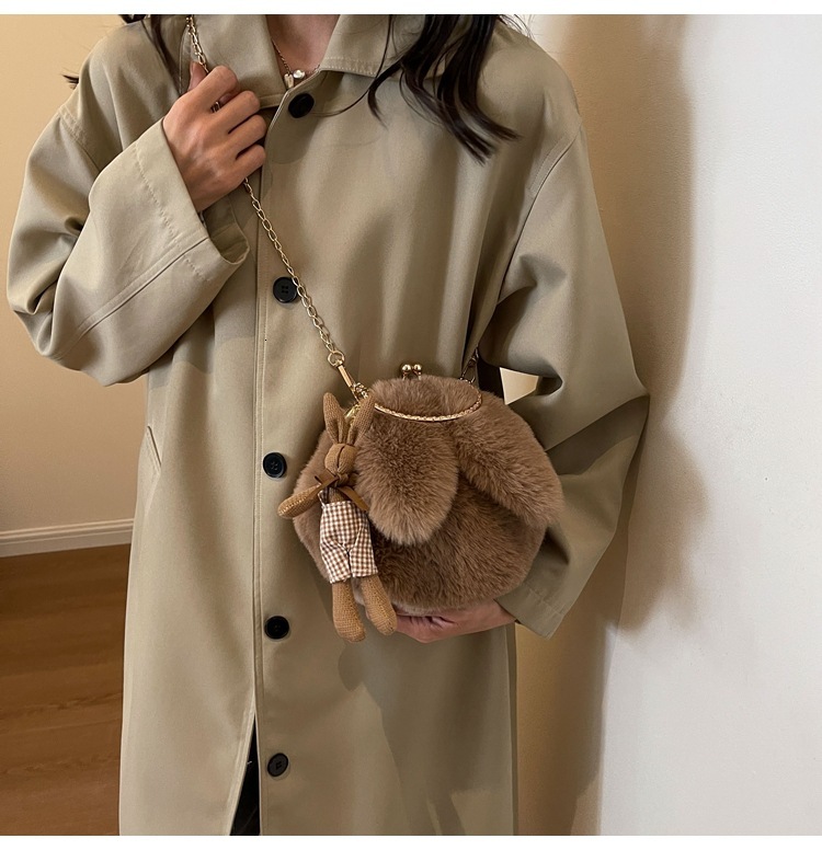 2025 autumn new fashionable plush bag versatile trend niche design handbag light bag luxury style women's shoulder bag designer bag