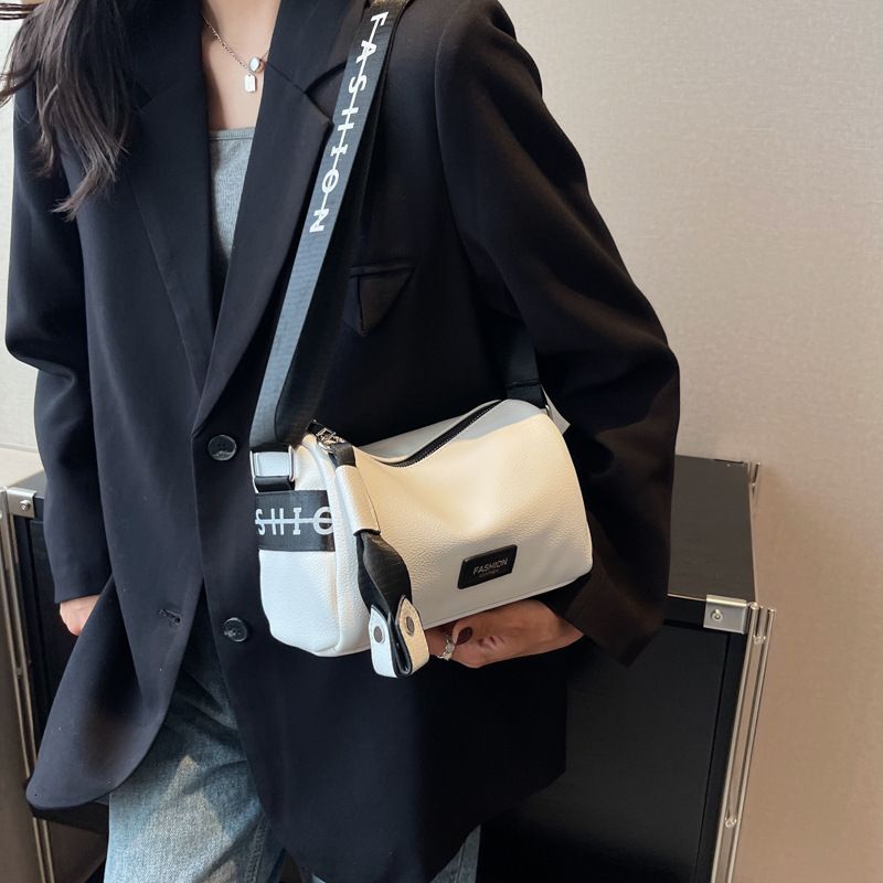 Free shipping designer High-End Bag for Women 2025 New Fashion Wide Shoulder Strap Crossbody Bag Versatile Retro Niche Pillow Bag Underarm Bag