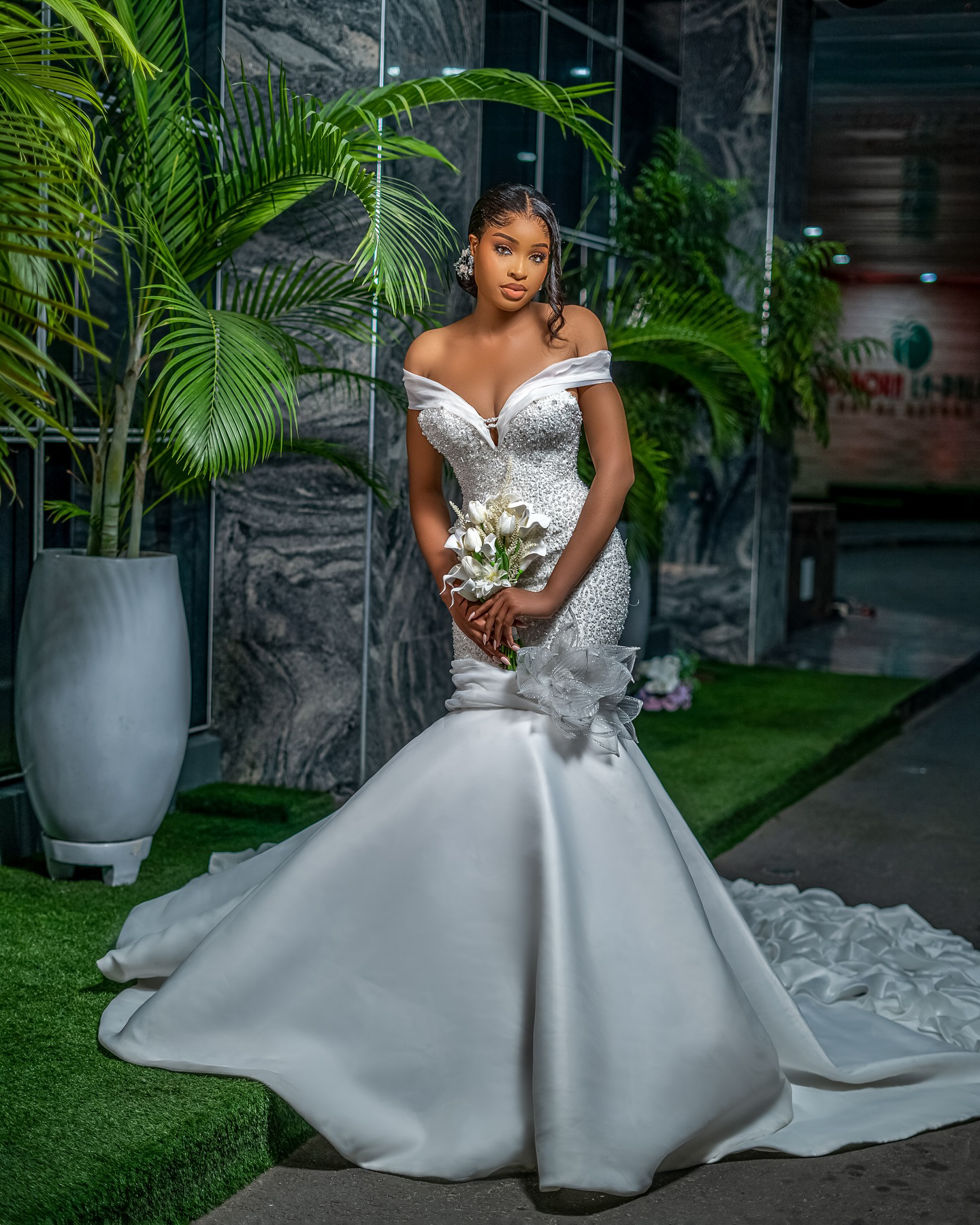 Exquisite Mermaid Wedding Dress Sequins 3D Flower Backless Bridal Gowns Off Shoulder Sleeveless Sweep Train Dresses Custom Made vestidos de novia