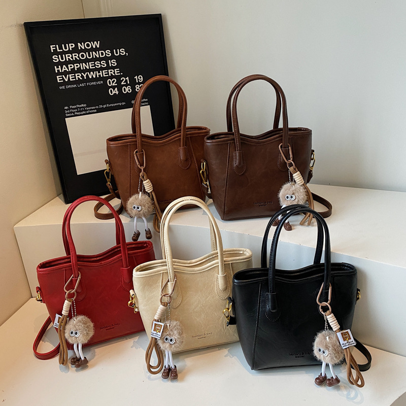 Free shipping designer Large Capacity Commuter Bag Handbag Women Fashion Bucket Bag New Single Shoulder Bag Simple Texture Casual Tote Bag