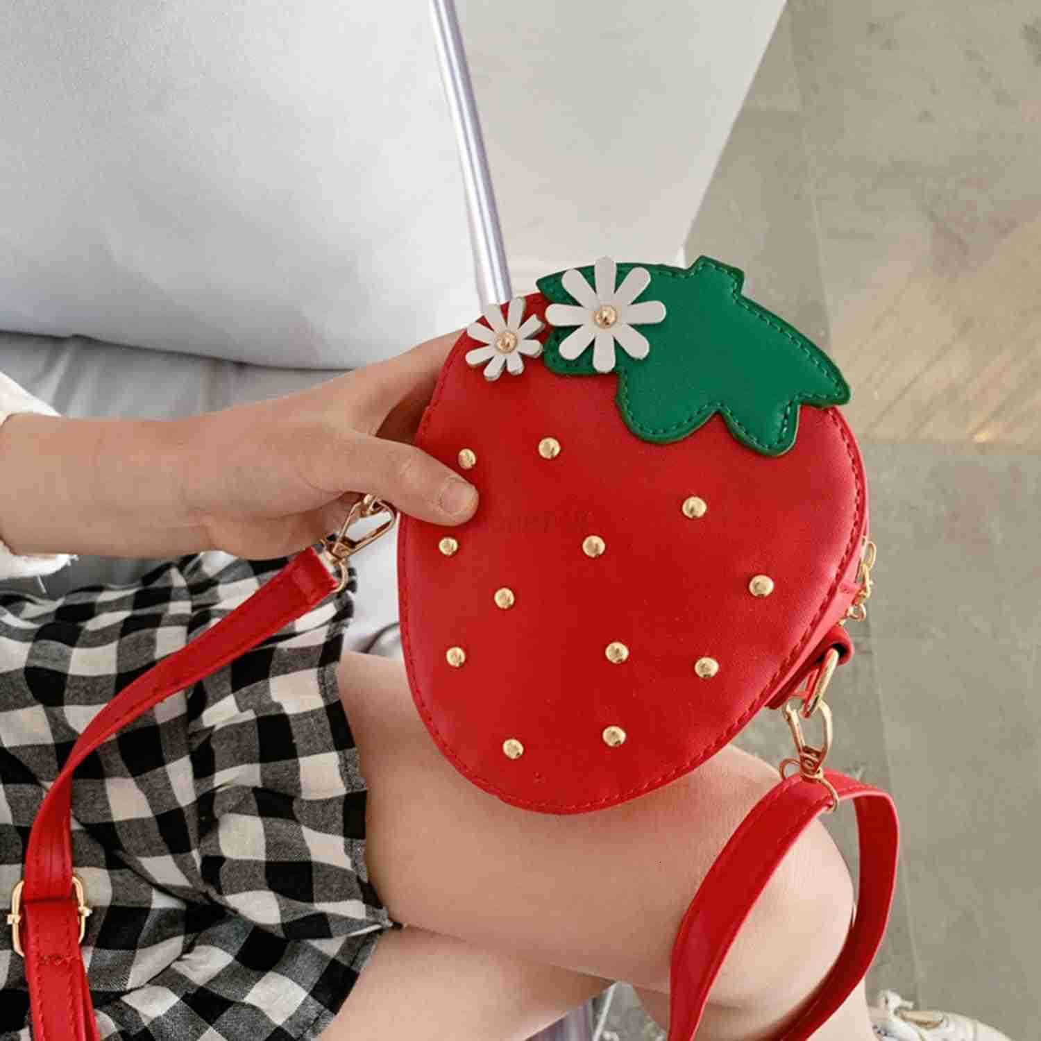Mini Crossbody Shoulder Bag for Little girls StrAWberry Shape Purse with Rivets girls Cute Coin Purse Wallet Handbag RedZ250910