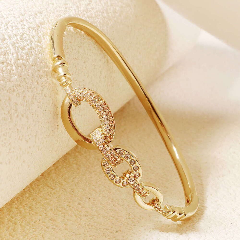 Gold tone designer bracelet for women fashion high-end versatile metal luxury jewelry bullet head moissanite chain full diamond bracelet hollow openin