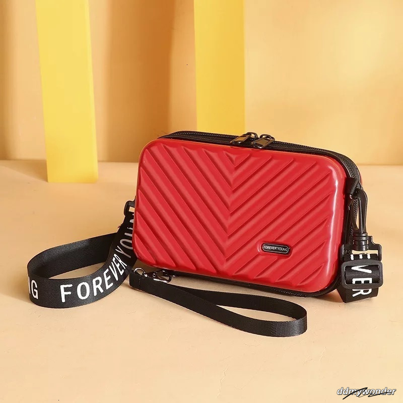 Internet Celebrity Small Hard Shell PC Womens Fashion Simple Texture Shoulder Bag Versatile Ins 7Inch Handbag 250710