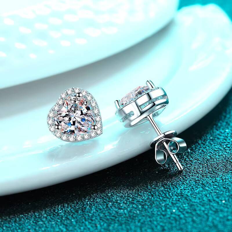 Exquisite HeartShape 925 Sterling Silver Moissanite Stud Earrings Fashionable Jewelry