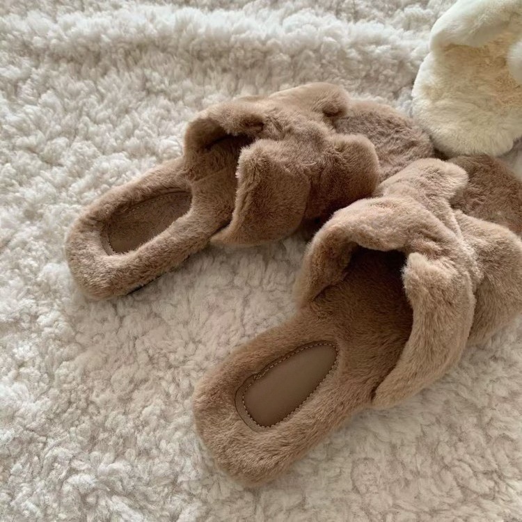 Free shipping Designer Slippers High quality fashionable commuting with velvet slippers for women wearing square cotton slippers outside black white