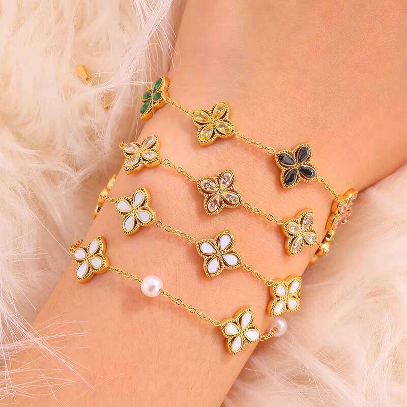 Trendy Women's Luxurious Zircon Four-Leaf Clover Green Moissanite Unique Stainless Steel Chain Flower Bracelet