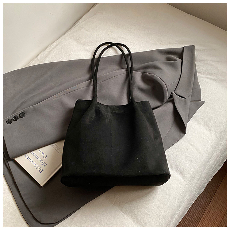 Free shipping designer Large Capacity Crossbody Bag for Women Bucket Bag Commuter Bag Tote Shoulder Bag Simple Fashion Versatile Light Luxury Underarm