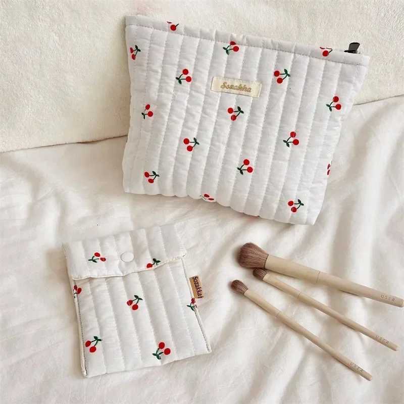 Quilted Cotton Ladies Travel Storage Bag Retro Cherry Womens Cosmetic Bags Cute Design Girls Pencil Case Makeup Bag HandbagsXJ250910