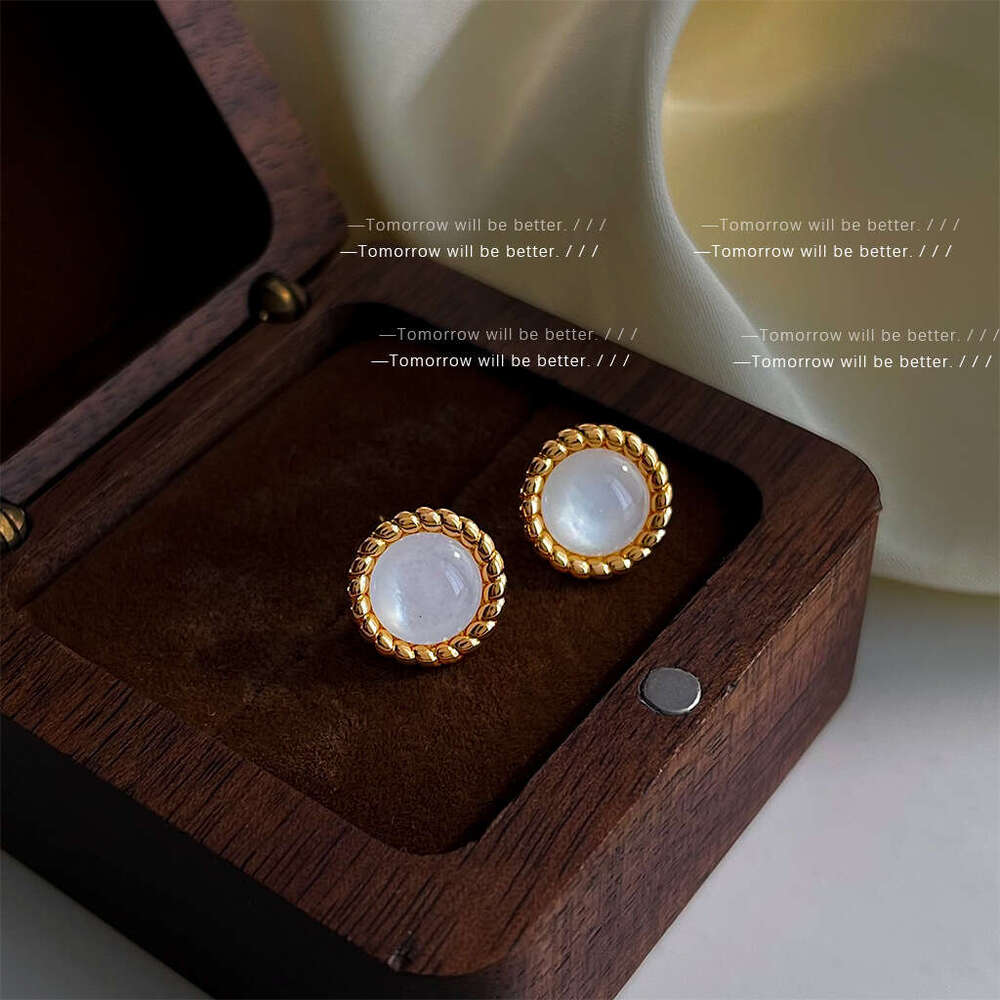 Minimalist Round Natural Shell Simple Small Fashion Versatile High-end Earrings Jewelry