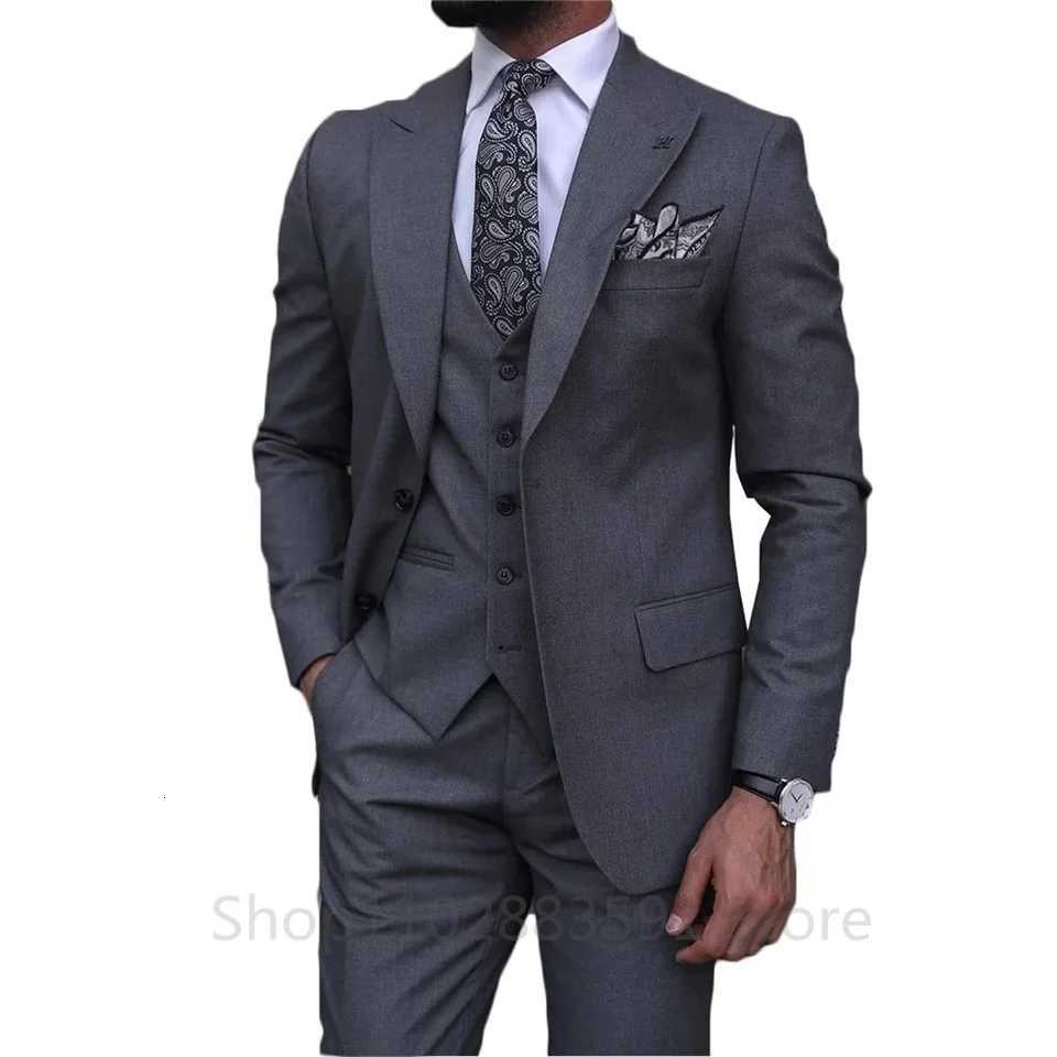 3 Pieces Classic Grey Men Suits Slim Fit Prom Wedding Groom Business Peak Lapel Costume Masculino Blazer Homme Tuxedos Terno W250910