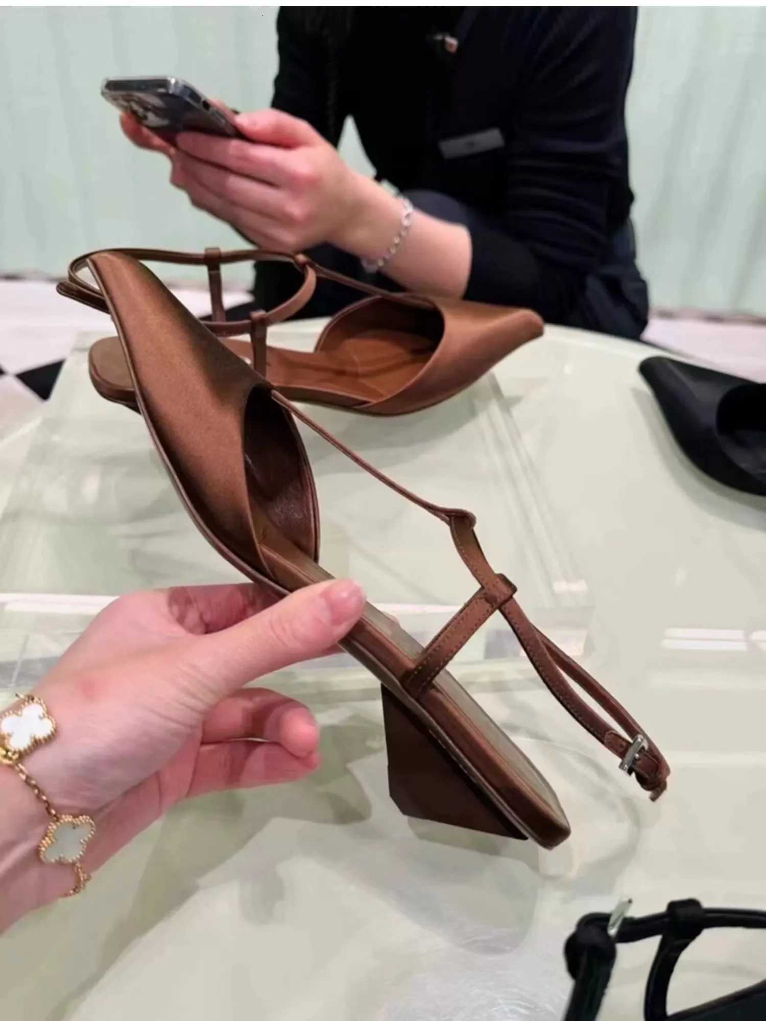 Brand Shoes for Women Sexy Pointed Toe Womens Sandals Comfortable Low Heel Trendy Sandal Simple Versatile Large Size Pumps W250910
