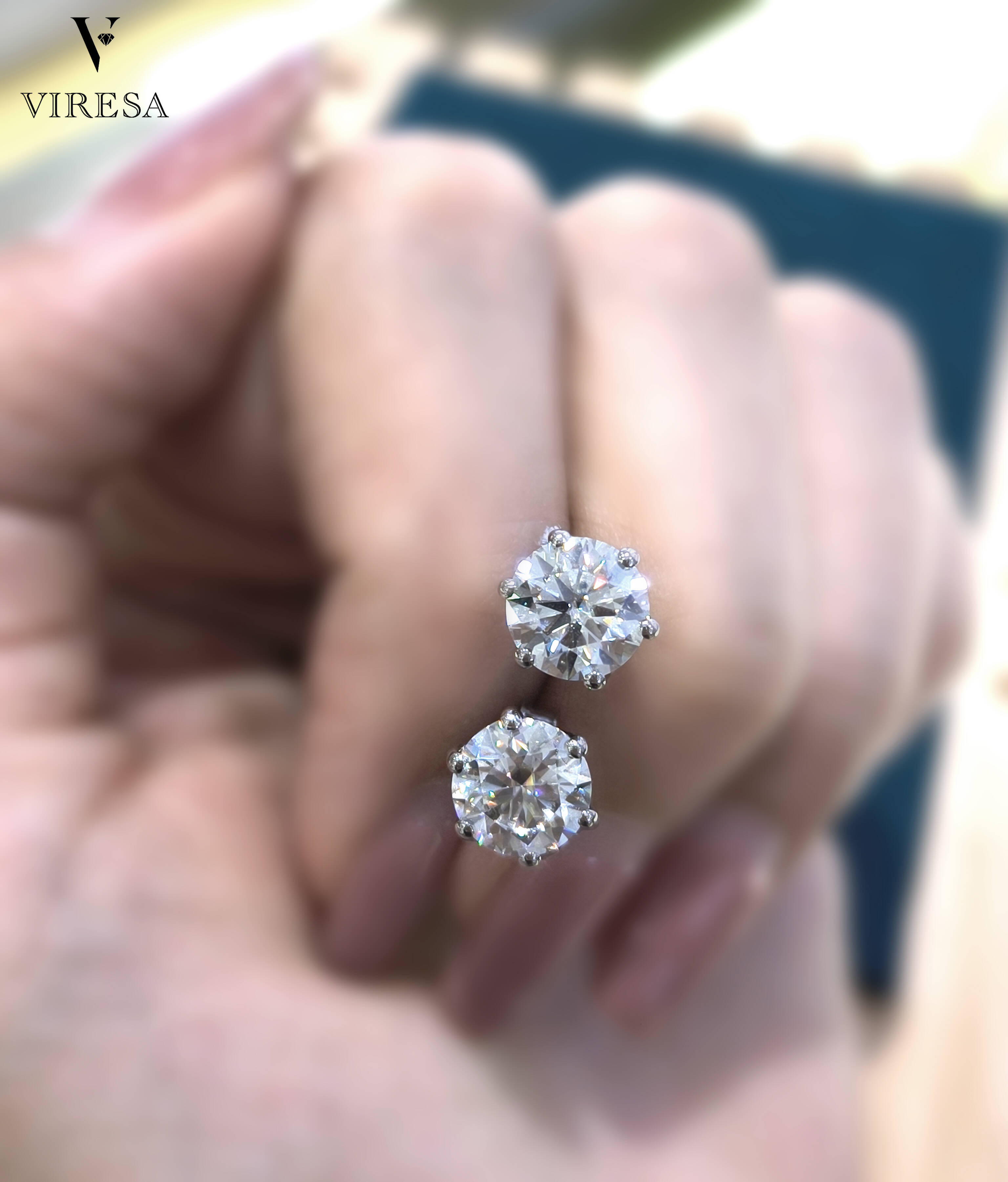 Classic Diamond Moissanite Simple Claw Earrings Round Elegant Style Embedded with Classic Diamond