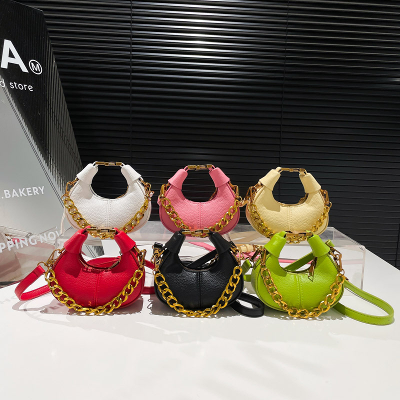 2025 autumn new handbag niche design, light luxury trend style, versatile Korean women's single shoulder dumpling bag designer bag